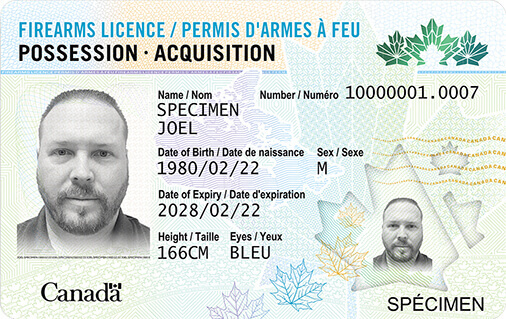 Échantillon du recto de la nouvelle carte de permis de possession et d'acquisition qui comprend les renseignements sur le titulaire avec leur photo et des graphiques de feuille d'érable.