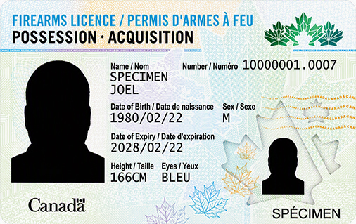 Échantillon du recto de la nouvelle carte de permis de possession et d'acquisition qui comprend les renseignements sur le titulaire avec leur photo et des graphiques de feuille d'érable.