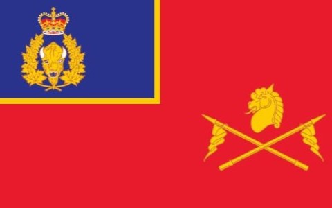 Les lances de cavalerie représentent la pratique traditionnelle consistant à porter des lances lors des représentations du Carrousel. La tête de cheval héraldique nous lie à notre passé équestre.