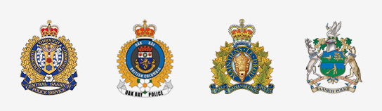 Emblèmes des services de police de Central Saanich, d’Oak Bay et de Saanich ainsi que de la GRC