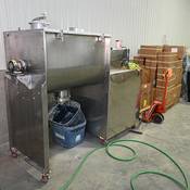 Ce mélangeur et d’autre équipement sophistiqué permettant une production à grande échelle ont également été saisis.