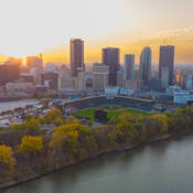 Lorsque vous vous promenez dans un nouvel endroit, soyez toujours vigilant et attentif à votre environnement pour assurer votre sécurité personnelle. Si vous ne vous sentez pas en sécurité, si vous percevez un danger ou remarquez quelque chose de suspect, faites demi-tour ou empruntez un autre itinéraire pour vous rendre à destination.