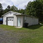 Cet entrepôt abritait l’une des deux plantations de cannabis illégal démantelées par nos policiers.