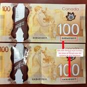 Deux faux billets de 100 $. Les billets ont le même numéro de série.