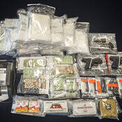 Au cours de l’enquête, 10 kg de cocaïne, trois armes à feu et environ 32 000$ ont été saisis.