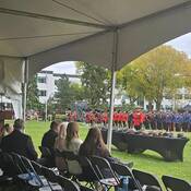 Le sous-commissaire Trevor Daroux, commandant de la GRC en Alberta, prononce un discours.