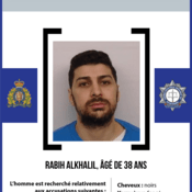 Rabih Alkhalil, âgé de 38 ans - Personne recherchée<br />
Cheveux : noirs<br />
Yeux : brun foncé<br />
Taille : 5 pi 10 po (178 cm)<br />
Poids : 165 lb (75 kg)<br />
L’homme est recherché relativement aux accusations suivantes : meurtre au premier degré (deux chefs) et personne qui est illégalement en liberté.