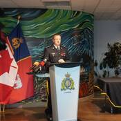 Le commandant de la Division G, le surintendant principal Dyson Smith, lors de la conférence de presse.