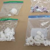 Photo des stupéfiants saisis par la police.