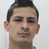 Darnell Lafond<br />
<br />
Pseudonymes : aucun<br />
<br />
Sexe : homme<br />
<br />
Âge : 24 ans<br />
<br />
Taille : 6 pieds 0 pouces<br />
<br />
Poids : 154 livres<br />
<br />
Cheveux : bruns<br />
<br />
Yeux : bruns<br />
<br />
Cicatrices ou tatouages : inconnu<br />
<br />
Pourrait se trouver dans l’une de ces collectivités :<br />
Nation crie de Muskeg Lake, SK; Shellbrook, SK; Première Nation de Mistawasis, SK; Blaine Lake, SK; Nation crie d’Ahtahkakoop, SK<br />
<br />
Infractions : <br />
Agression sexuelle, agression armée, pointage d'arme à feu, séquestration, profération de menaces, possession d'arme à des fins dangereuses, possession non autorisée d'arme à feu, omission d'une injonction, usage negligent d'une arme à feu (deux chefs)