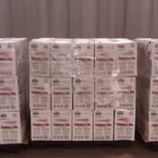 Palettes d’huile de canola contenant de la méthamphétamine saisies au cours de l’enquête.