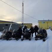 L'équipe prête pour la patrouille dans l'Arctique