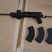 carabine/pistolet CZ semi‑automatique saisi