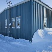 Vitres brisées au bureau du logement