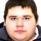 Seth Beasley<br />
<br />
Pseudonymes : Seth Bull, Seth Beasley-Bull, Quinny<br />
<br />
Sexe : homme<br />
<br />
Âge : 28<br />
<br />
Taille : 6 pieds 0 pouces<br />
<br />
Poids : 328 livres<br />
<br />
Cheveux : noirs<br />
<br />
Yeux : bruns<br />
<br />
Cicatrices ou tatouages : tatouage - avant-bras droit – crâne et clown armé d'un pistolet<br />
<br />
Pourrait se trouver dans l’une de ces collectivités : <br />
La Première Nation de White Bear, SK; North Battleford, SK; La Première Nation de Little Pine, SK<br />
<br />
Infractions : <br />
Homicide involontaire coupable sans usage d’une arme à feu, séquestration