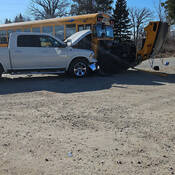 Le 4 mai, un bus scolaire est entré en collision avec une camionnette dans la municipalité rurale de Portage la Prairie.