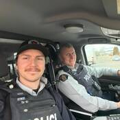 Un père et fils au travail