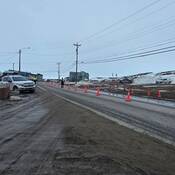 Opération conjointe de contrôle routier entre la GRC d'Iqaluit et le service municipal de contrôle de la circulation de la ville d'Iqaluit