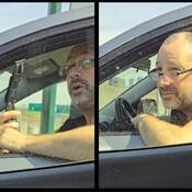 Un homme tenant un couteau est assis au volant d’un véhicule. Un homme portant des lunettes se penche par la vitre du côté conducteur de son véhicule.