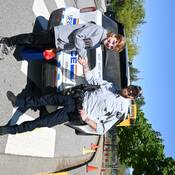 Photo de l’élève à côté du « Wee Woo Wagon »