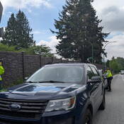 Des policiers effectuent des contrôles routiers dans le cadre de la récente campagne de lutte contre la conduite dangereuse à Burnaby.
