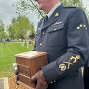 Les cendres du surintendant Atherton ont été inhumées de nouveau au cimetière de la GRC de la Division Dépôt.
