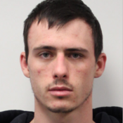 La police sollicite l’aide du public pour localiser Brandon Allan Butler, dont la photo figure ci-contre.