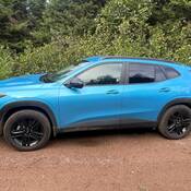 Une Chevrolet Trax bleue