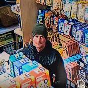 Personne que la police cherche à identifier relativement à un vol signalé dans un commerce de Whitehorse.