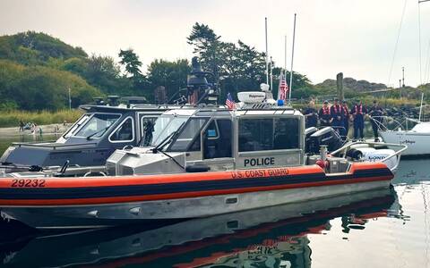 Photo of RCMP officers with the Marine Border Enforcement Team vessel and United States Coast Guard vessel