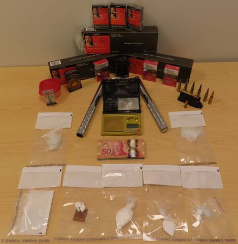 Approximately 42 grams of cocaine, unstamped tobacco products, ammunition, a prohibited weapon, a sum of cash, and drug trafficking paraphernalia. // Environ 42 grammes de cocaïne, des produits du tabac non taxés, des munitions, une arme interdite, une somme d'argent liquide et du matériel servant au trafic de drogue.
