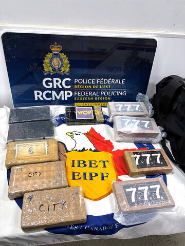 13 kg of suspected cocaine were discovered in the vehicle of the accused.