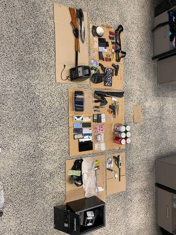 Items seized by Pelican Narrows RCMP. | Objets saisis par la GRC de Pelican Narrows.