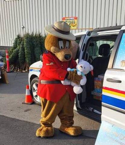 Eng:Thumbnail: Sgt. Safety Bear stuffs the cruiser